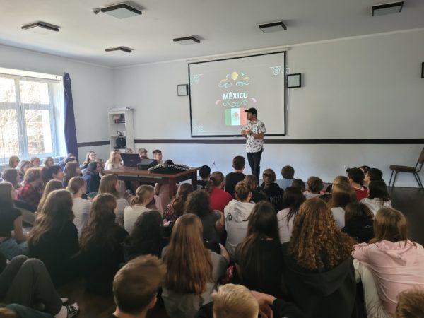 Euroweek w Kotlinie Kłodzkiej - uczestnicy podczas zajęć