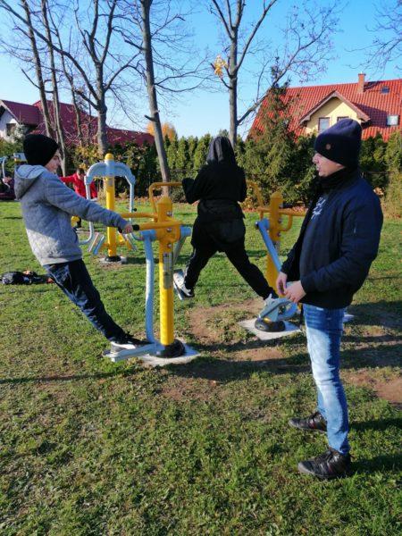 Zajęcia na siłowni plenerowej 5