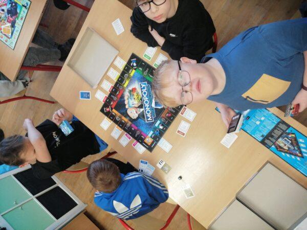 MOS Oława - Gra w Monopoly 4