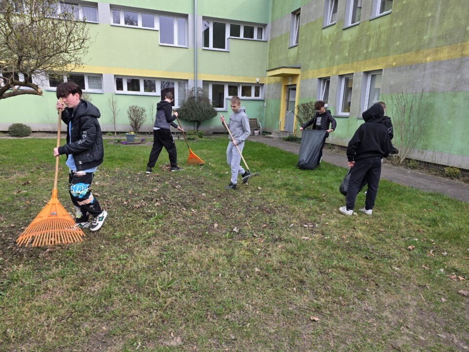 Sprzątanie wokół placówki - wiosna 2026